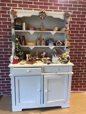 Nostalgischer großer Puppenschrank, Küchenschrank weihnachtlich