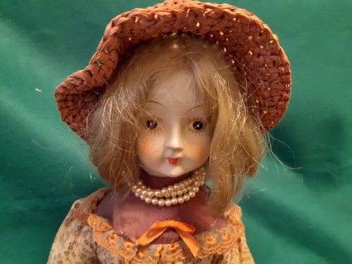 Puppe mit hut und aufsteller - puppe,
