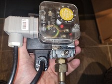 VIESSMANN 7819067 Gaskombiregler MB-D403 Gasarmatur Mirola MB-D 403 B01 7252793