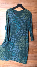 in sein mit Kleid von Gudrun Sjöden - Gr. L - petrol/grün - Blätter - Lagenlook