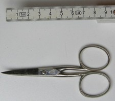 Spitzschere mit  gewölbter