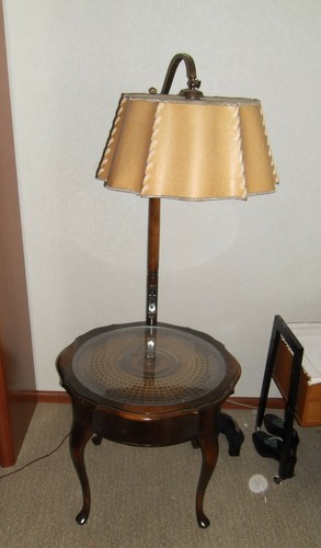 Tisch mit lampe chippendale - tisch, lampe.