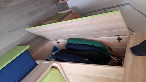 Kindermöbel set mit seitl