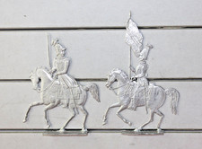 Zinnflachfiguren: 2 historische Figuren, Offizier und Standartenträger , 100mm