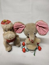 Alter Hund und elefant  auf Räder zum ziehen  Nachziehtier