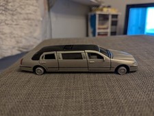 Kinsmart 1999 Lincoln Town Car