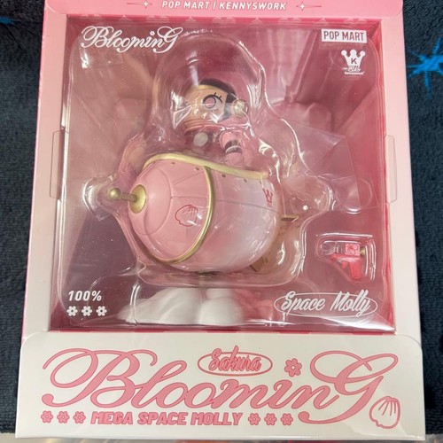Pop mart mega - mega, molly