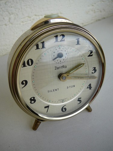 Vintage analog wecker zentra - vintage,