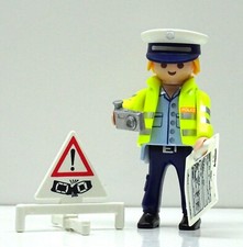 POLIZIST BEI UNFALL AUFNAHME