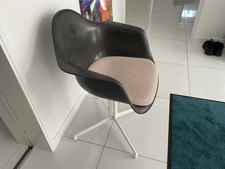 Vitra Eames Fiberglass Schalenstuhl