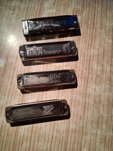 Sammlung alter mundharmonikas - mundharmonikas,