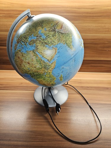 Beleuchteter globus sucht - globus,