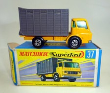 Matchbox Superfast Nr. 37A Cattle Truck dunkelgelb mit Kühen top in "H" Box
