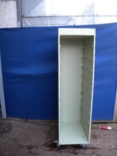 Tablettwagen / Transportwagen 8 x 60/40 cm Kunststoffbeschichtung Längseinschub 