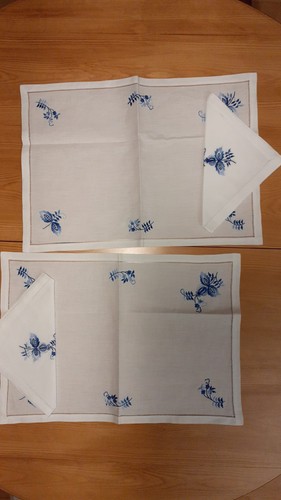 Weiße platzdeckchen und - weiße,
