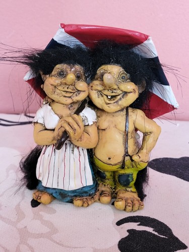 Norwegian troll happy family - norwegian, "happy