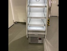 Wandkühlregal  3 Ablagen - Inkl. Nachtvorhang mit Beleuchtung - kaum benutzt