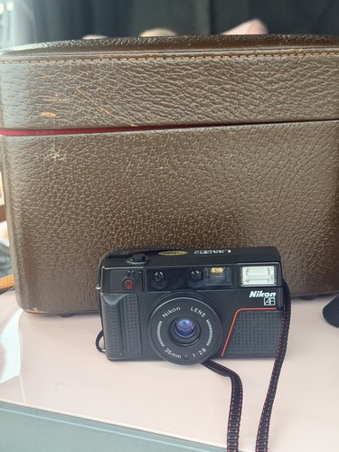 Nikon l35 af2 - point, shoot