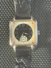 Quadratische Fossil-Uhr mit