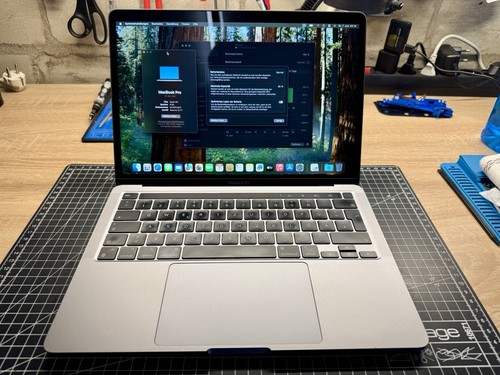 Macbook pro - 13", •