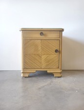 Altes Schränkchen aus den