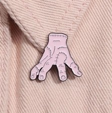 Das eiskalte Händchen Pin Anstecknadel Film The Addams Family