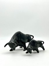 Stier, schwarz glänzend, aus