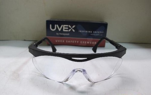 Pair uvex safety eyewear - 1,