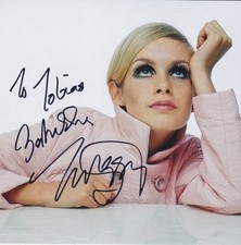 Twiggy  (1949) Model SWINGING SIXTEES large portrait photo 20x20/ autograph