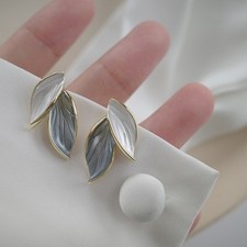 Zierliche minimalistische