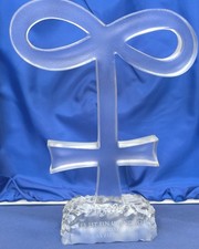 Massive Glasskulptur