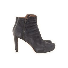 Pura Lopez, Stiefeletten