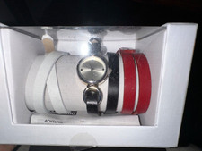 Wickel-Armbanduhr mit drei verschiedenen Armbändern