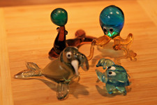 Glastiere, Glasfiguren ~ Konvolut: 4 x "Meer" ~ Krake, Seelöwe, Seehund, Krabbe.