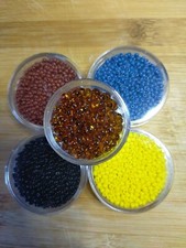 Kleine Perlen Bastelmaterial Schmuck  Perlentiere Konvolut Braun, Gelb, Blau 