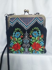 Damen Tasche 18×18×8 Cm Größe,  Schwarz Mit Blumen, Handarbeit Aus Perlen