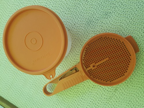Tupperware 1689-24
