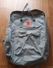 grauer Rucksack von Fjällräven Kanken ca. 30/40/10 cm