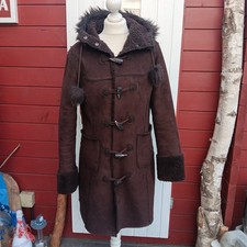 Brauner Damenmantel mit Fell
