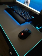 RAZER Gaming-Ausrüstung: USB-Maus, Tastatur und XXL Mausmatte