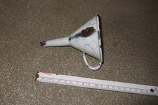 alter mittelgroße Trichter, Weiß/Blau emailliert, DDR, angeschlagen, 11 cm hoch