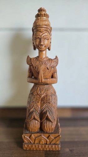 Holzfigur handgeschnitzt