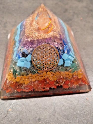 Große chakra orgonit pyramide - große,
