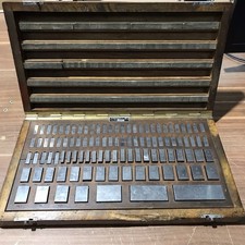 Endmaßkasten Endmass Satz, 0,5 - 100 mm, 103 Stück, 4 fehlen (P)