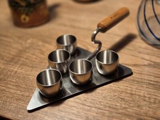 5 SCHNAPSBECHER SHOTS auf MAURERKELLE  sls TABLETT EDELSTAHL 32 CM neuwertig 