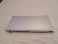 UniFi USW-24-POE Switch - inkl. 2 SFP UF-MM-10G Module und Rack Winkel