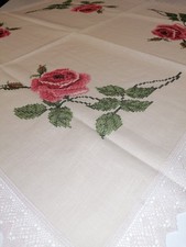 Tischdecke handgestickt