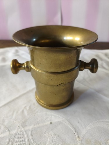 Kleiner alter mörser aus - mörser,