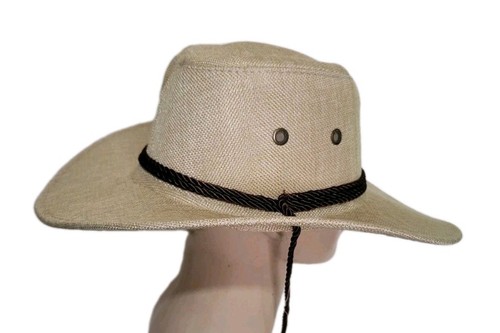 Cowboyhut beige aufgesetzt