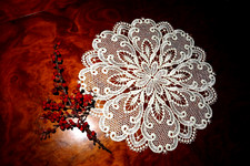 90er Jahre Zierdeckchen Plauener Spitze 30 cm rund noch in Originalverpackung